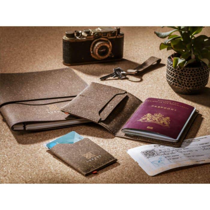 Recycled Leather Cardholder porte-cartes