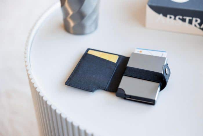 BrandCharger card holder Wally Porto | RFID protection